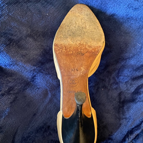 Chanel pointed toe lamb skin tan and dark brown 3 1/2 inch heel - Picture 11 of 12